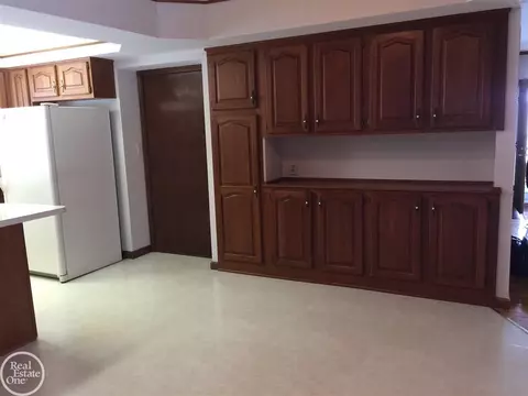 31329 Acton, Warren, MI 48092 photo 19