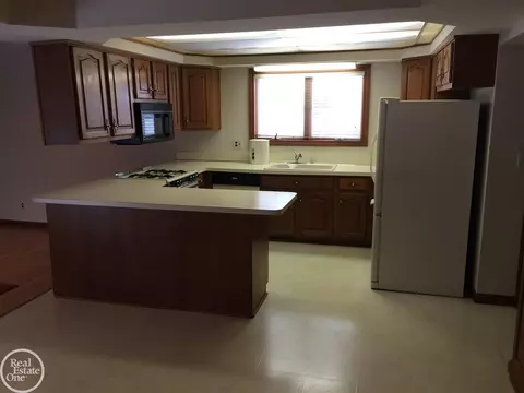 31329 Acton, Warren, MI 48092 photo 15