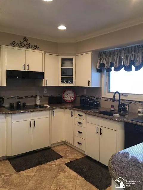 20620 Maplewood, Riverview, MI 48193 photo 11