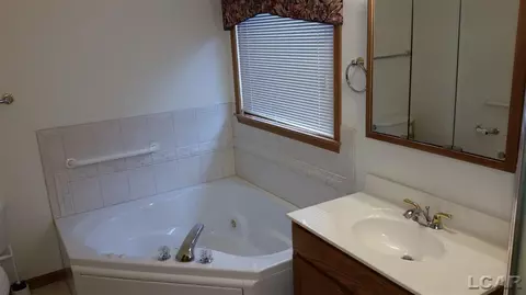 4250 Evergreen, Adrian, MI 49221 photo 5
