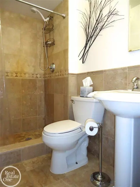 36075 Farmbrook, Clinton Township, MI 48035 photo 32