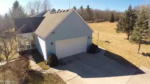 2548 Curtis, Leonard, MI 48367 photo 5