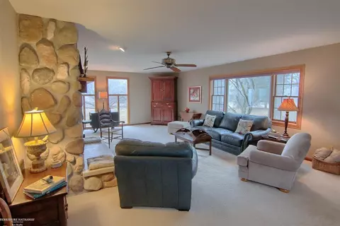2548 Curtis, Leonard, MI 48367 photo 9