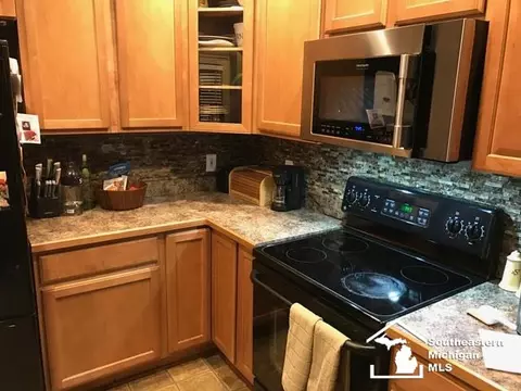 27418 Brown, Flat Rock, MI 48134 photo 4