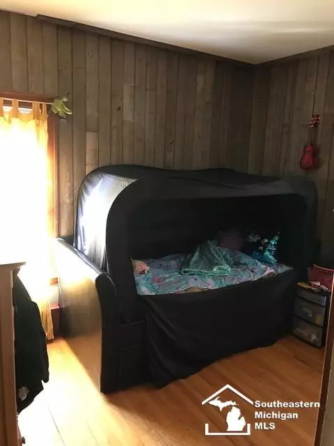 27418 Brown, Flat Rock, MI 48134 photo 5