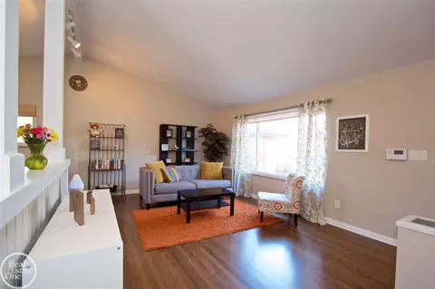 885 Grosse Pointe, Grosse Pointe, MI 48230 photo 4