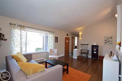 885 Grosse Pointe, Grosse Pointe, MI 48230 photo 3