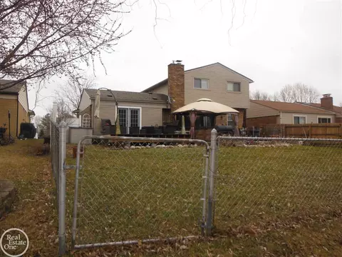 47057 Susan, Macomb, MI 48044 photo 5