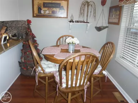 47057 Susan, Macomb, MI 48044 photo 21