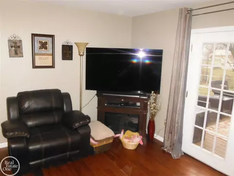 47057 Susan, Macomb, MI 48044 photo 25