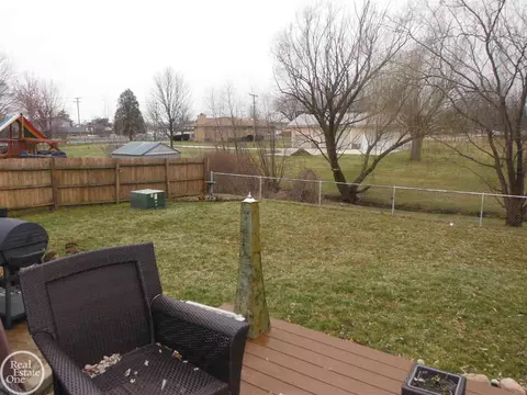 47057 Susan, Macomb, MI 48044 photo 10