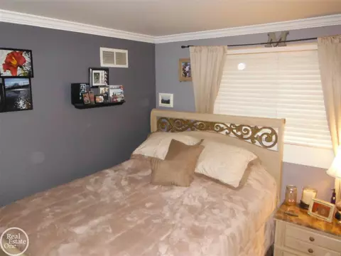 47057 Susan, Macomb, MI 48044 photo 33