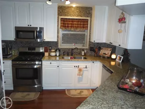 47057 Susan, Macomb, MI 48044 photo 17