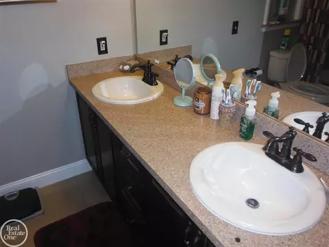 47057 Susan, Macomb, MI 48044 photo 31
