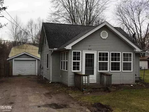 923 Howard, Algonac, MI 48001 photo 1