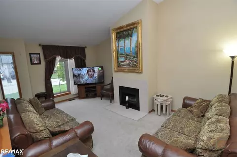 46315 Imperial, Macomb, MI 48044 photo 4