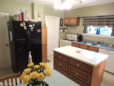 722 Waterloo, Saint Clair, MI 48079 photo 15