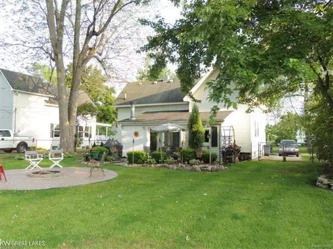 722 Waterloo, Saint Clair, MI 48079 photo 3