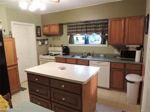 722 Waterloo, Saint Clair, MI 48079 photo 14