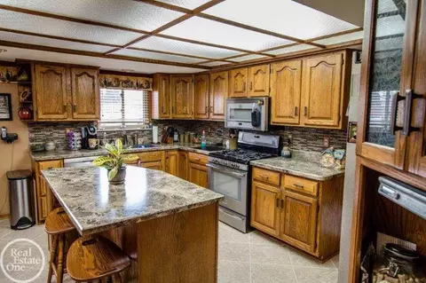 45962 Meadow, Macomb, MI 48044 photo 4