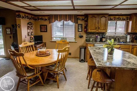 45962 Meadow, Macomb, MI 48044 photo 2