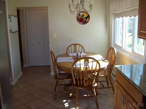 560 Budlong, Adrian, MI 49221 photo 12