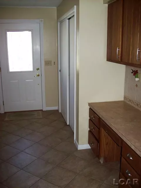 560 Budlong, Adrian, MI 49221 photo 25
