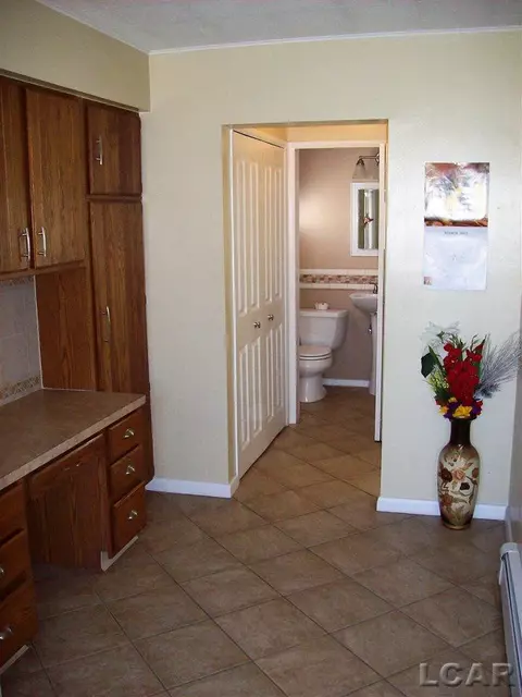 560 Budlong, Adrian, MI 49221 photo 14