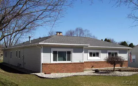 560 Budlong, Adrian, MI 49221 photo 2