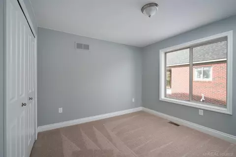 47773 Hidden Mdw, Macomb Twp, MI 48044 photo 16