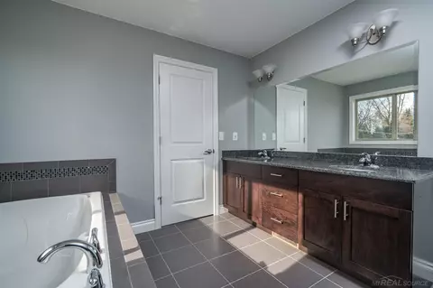 47773 Hidden Mdw, Macomb Twp, MI 48044 photo 10