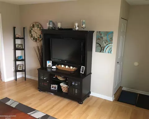 28738 Sutherland, Warren, MI 48088 photo 8
