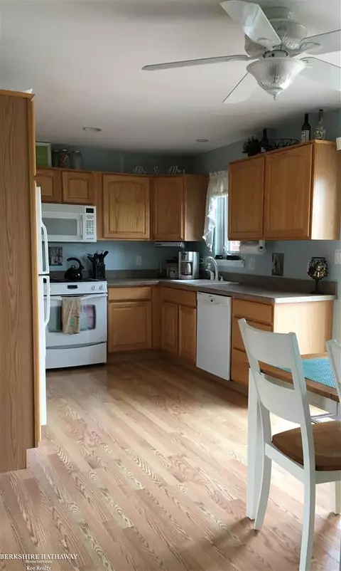 28738 Sutherland, Warren, MI 48088 photo 3