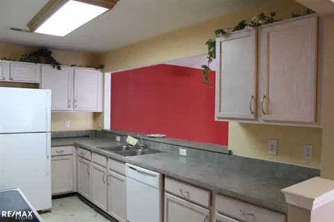 16453 Chatham, Macomb, MI 48044 photo 3