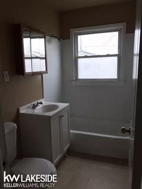 6860 Continental, Warren, MI 48091 photo 8