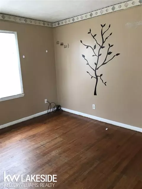6860 Continental, Warren, MI 48091 photo 2