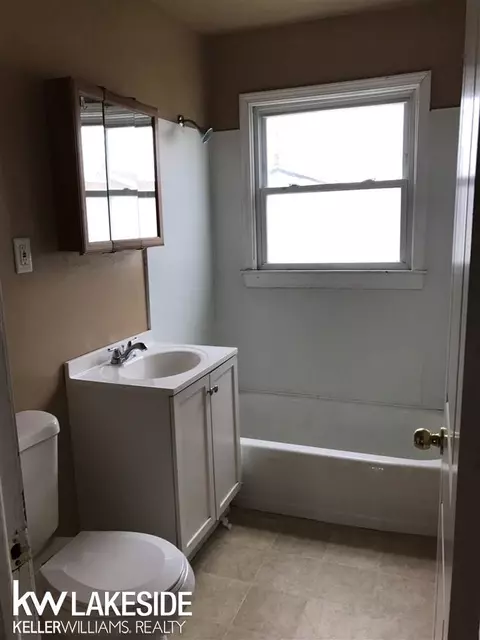 6860 Continental, Warren, MI 48091 photo 7