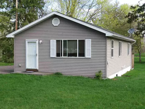 105 E Keeney, Perry, MI 48872 photo 1