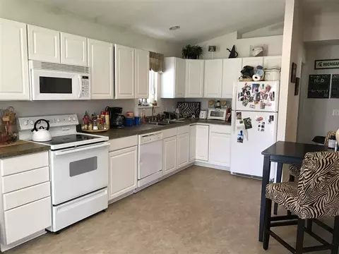 105 E Keeney, Perry, MI 48872 photo 2