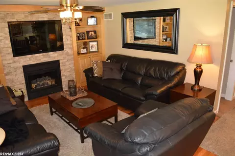 2130 Lee, Algonac, MI 48001 photo 7
