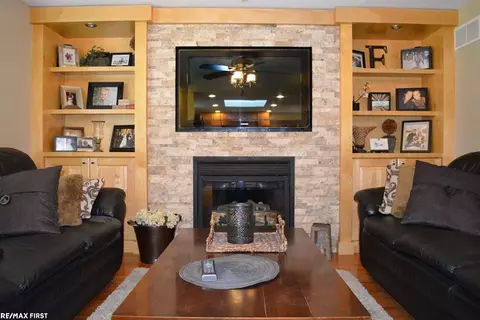 2130 Lee, Algonac, MI 48001 photo 9