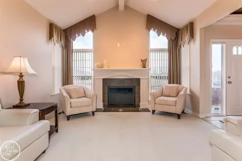 23633 Foxboro, Macomb, MI 48042 photo 3