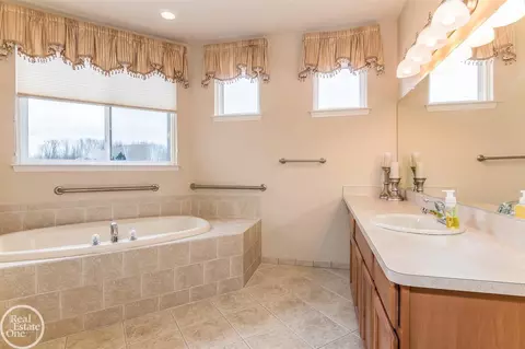 23633 Foxboro, Macomb, MI 48042 photo 20
