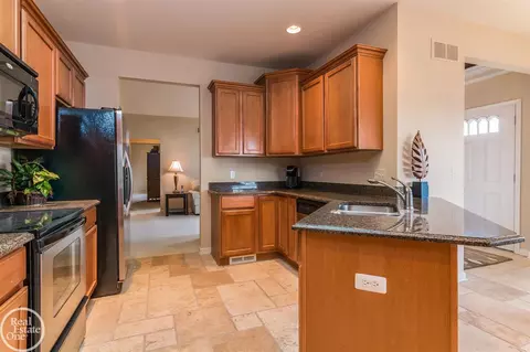 23633 Foxboro, Macomb, MI 48042 photo 12