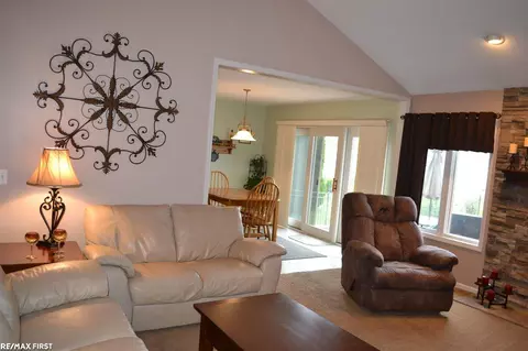 16321 Vandelay, Macomb, MI 48044 photo 6