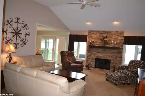 16321 Vandelay, Macomb, MI 48044 photo 2