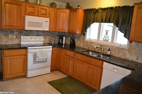 16321 Vandelay, Macomb, MI 48044 photo 12