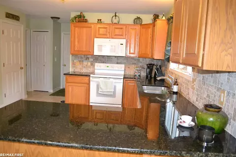 16321 Vandelay, Macomb, MI 48044 photo 14