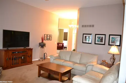16321 Vandelay, Macomb, MI 48044 photo 3