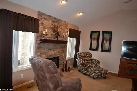 16321 Vandelay, Macomb, MI 48044 photo 4
